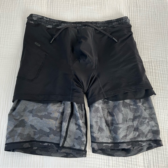 Lululemon Pace Breaker Short 9"
Variegated Mesh Camo Black
Size Medium
Liner - Picture 5 of 8